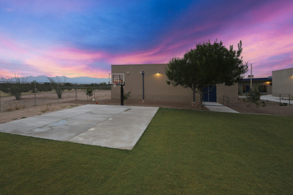 outdoor basketball c ourt